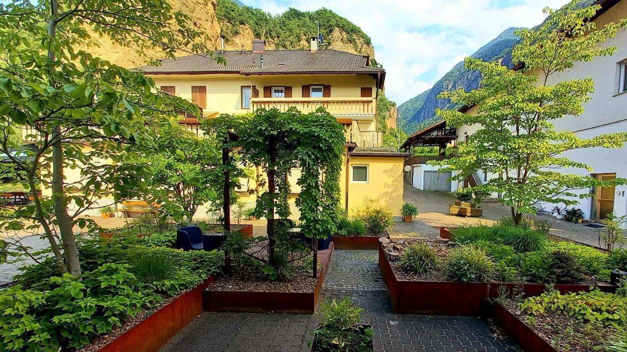 Hotel Garni Gruener Baum 라이베스 외부 사진