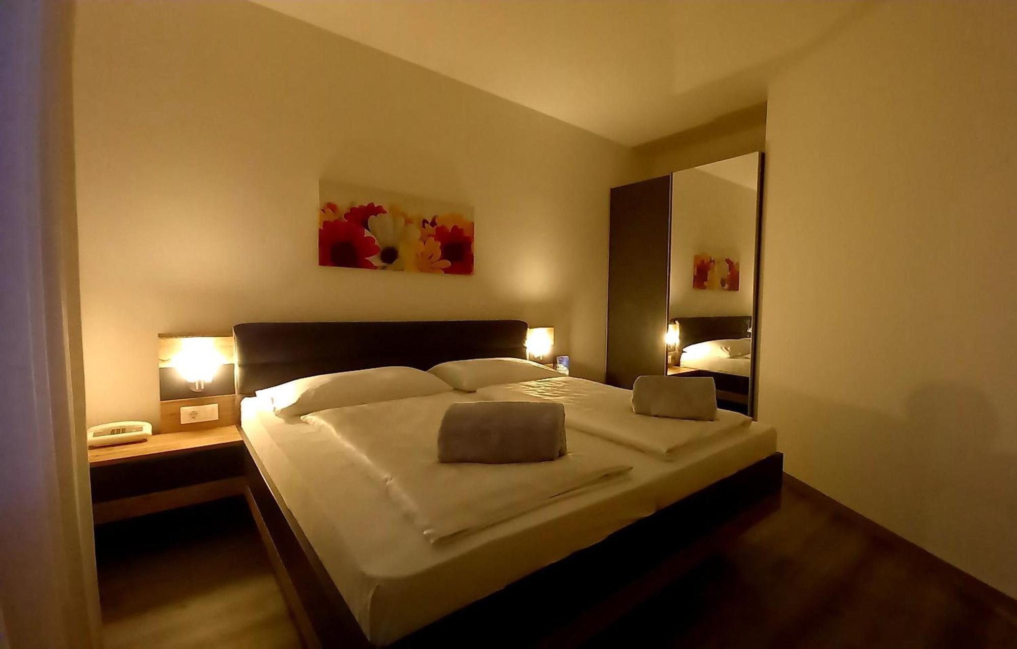 Hotel Garni Gruener Baum 라이베스 외부 사진