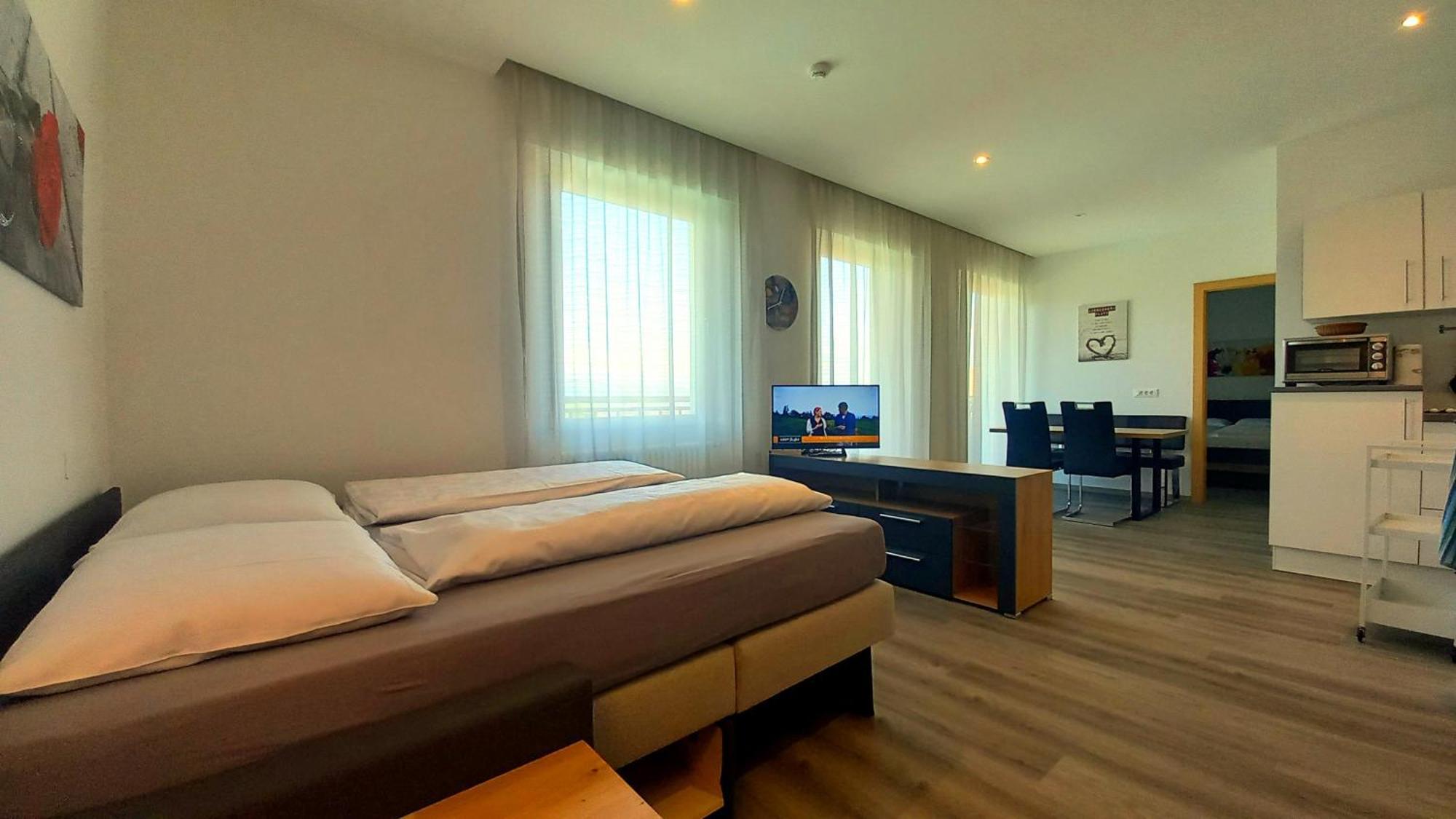 Hotel Garni Gruener Baum 라이베스 외부 사진
