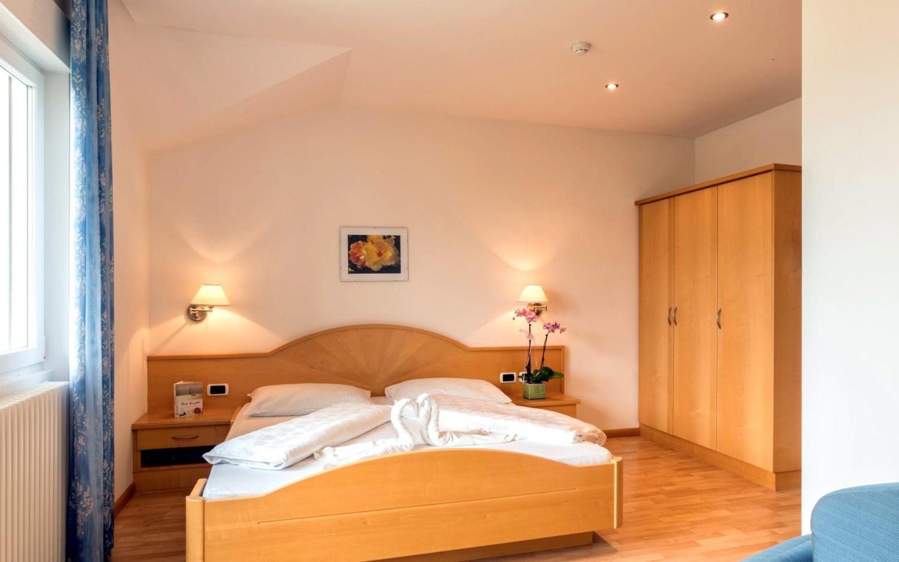 Hotel Garni Gruener Baum 라이베스 외부 사진