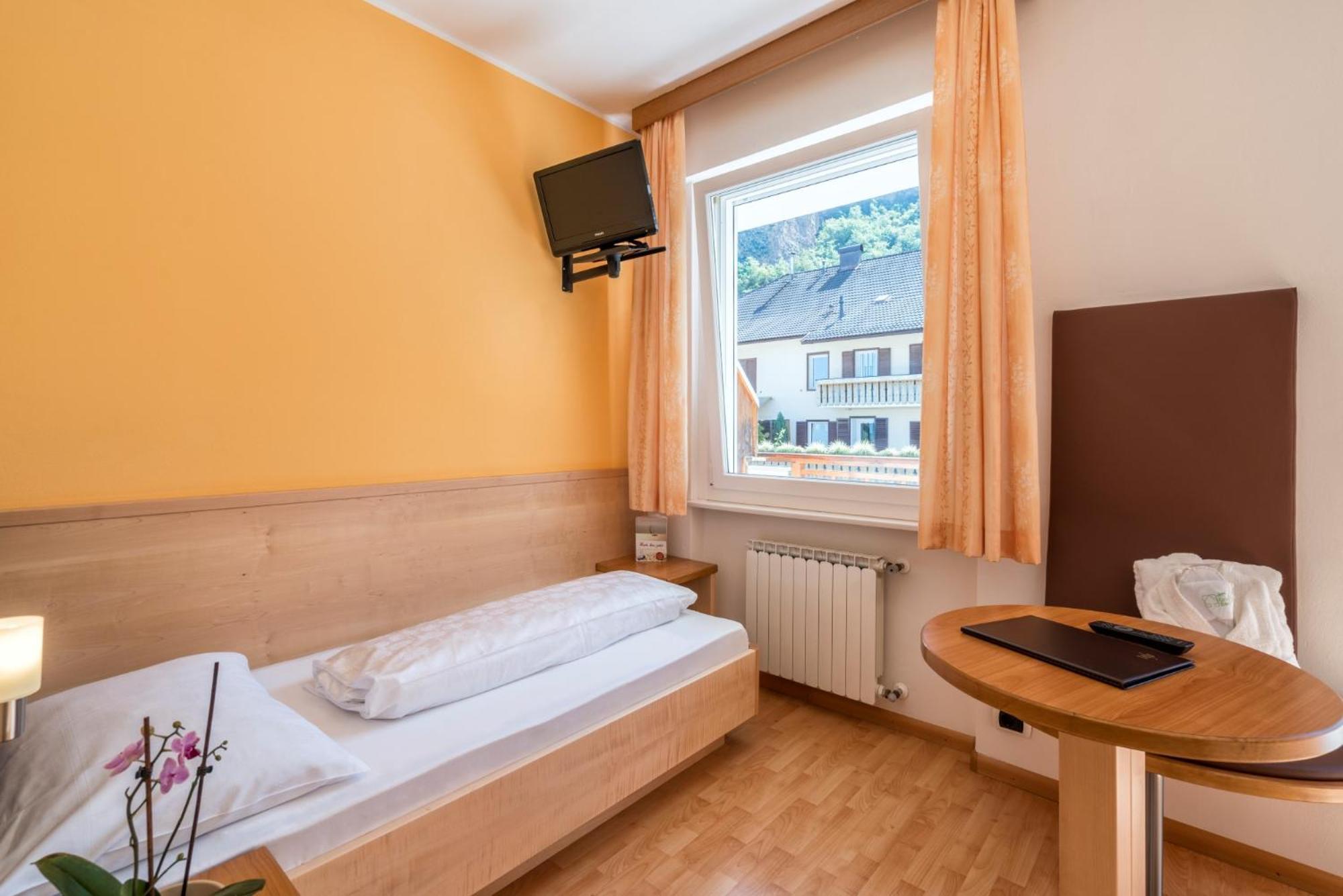 Hotel Garni Gruener Baum 라이베스 외부 사진