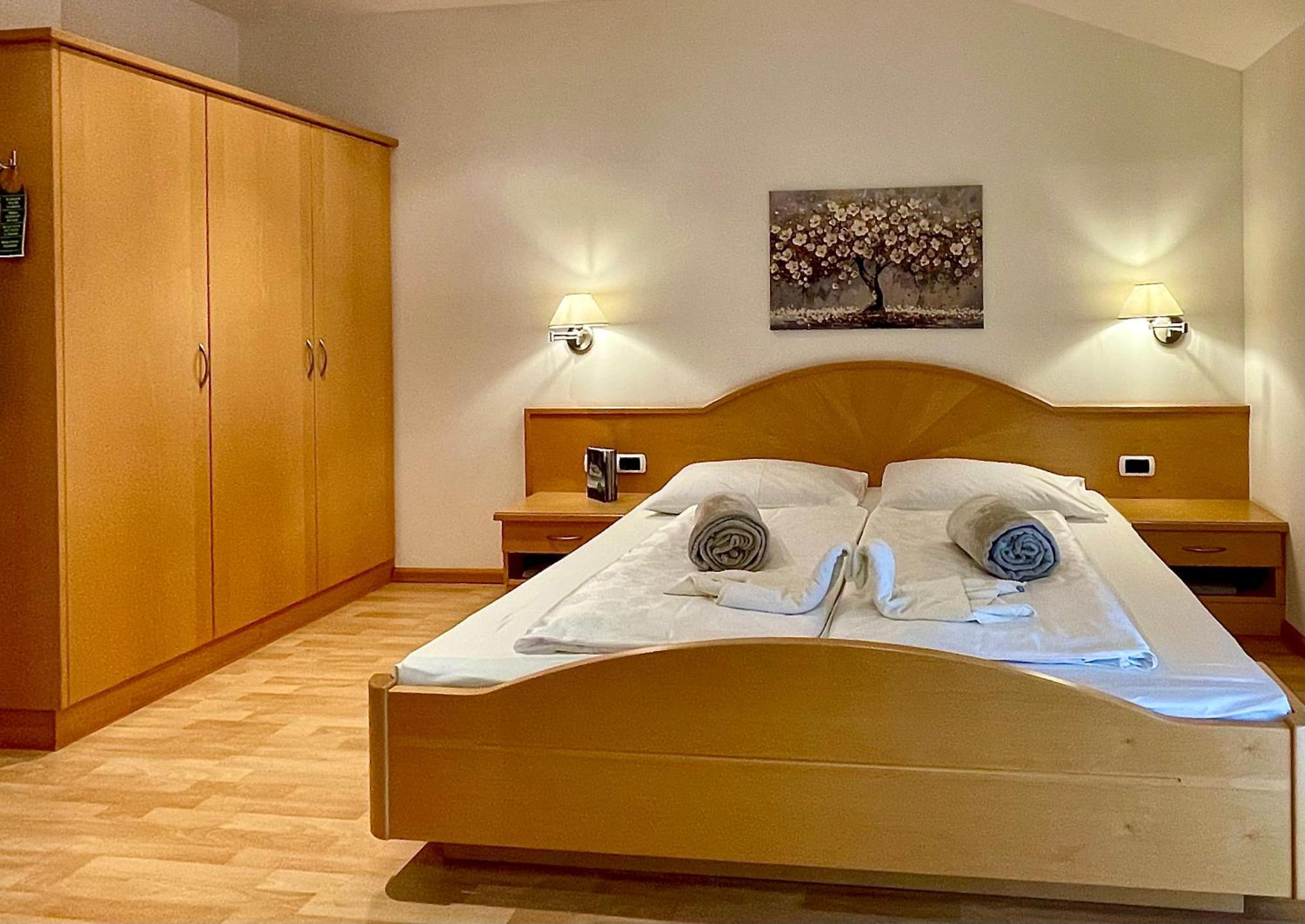 Hotel Garni Gruener Baum 라이베스 외부 사진